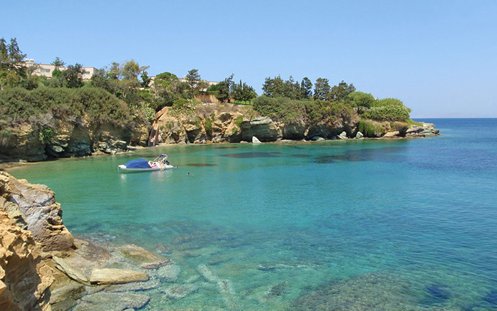 Τα κρυστάλλινα νερά στην Αγία Πελαγία 