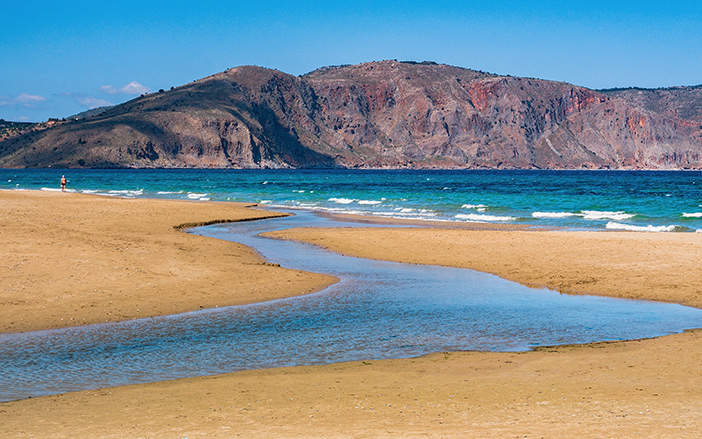 The golden sand in Georgioupolis Beach