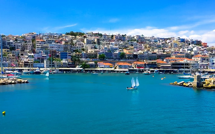 Take a stroll in Mikrolimano