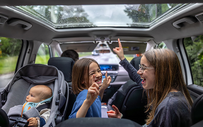 Απο ποια Ηλικία Κάθονται τα Παιδιά στο Μπροστινό Κάθισμα: Πρακτικές Συμβουλές για Ασφαλή Ταξίδια με Παιδιά