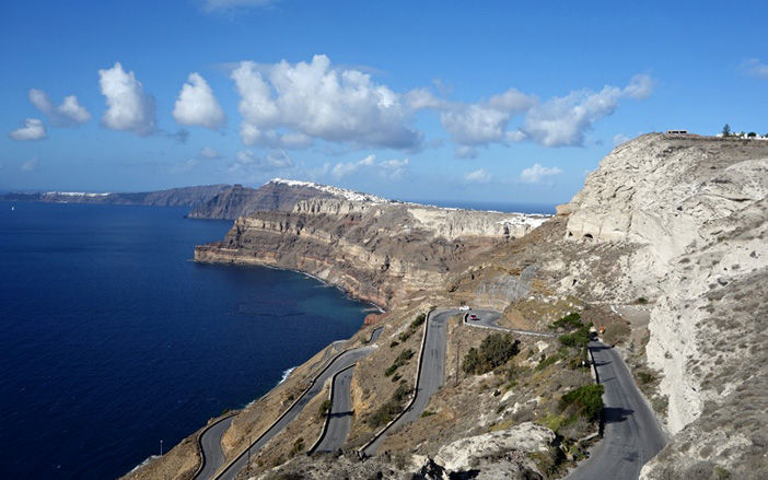 What-Are-the-Roads-Like-in-Santorini