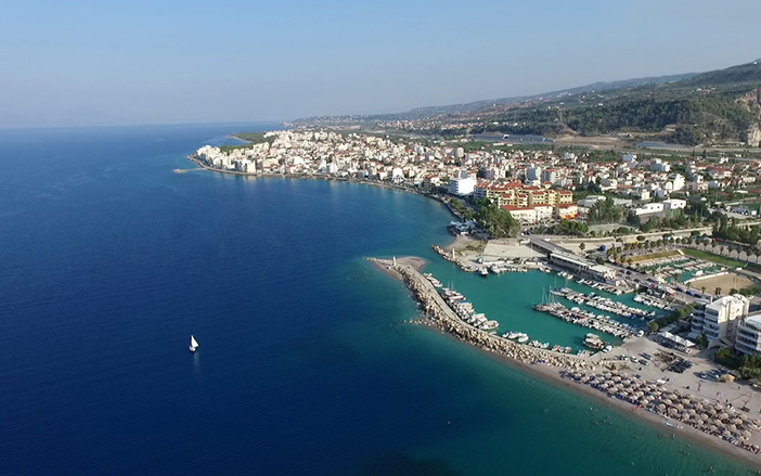 The cosmopolitan Xylokastro