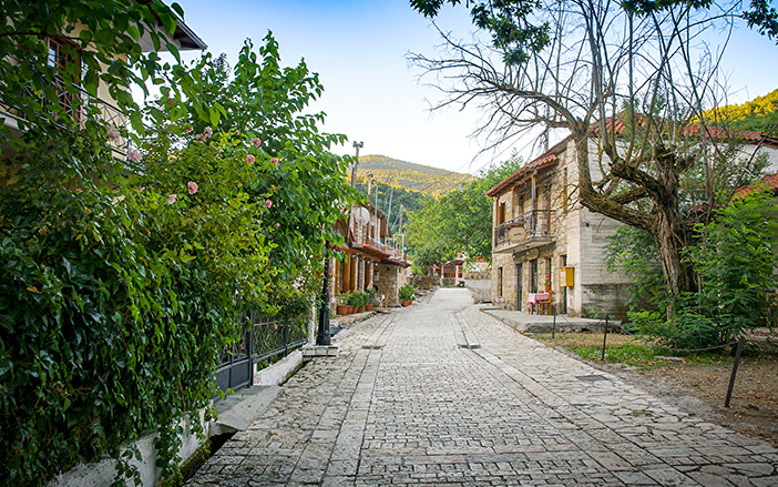 The narrow streets in Zarouhla