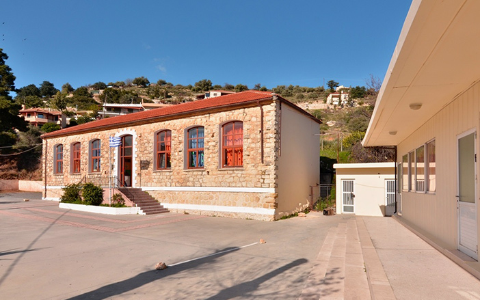 The traditional village in Houdetsi