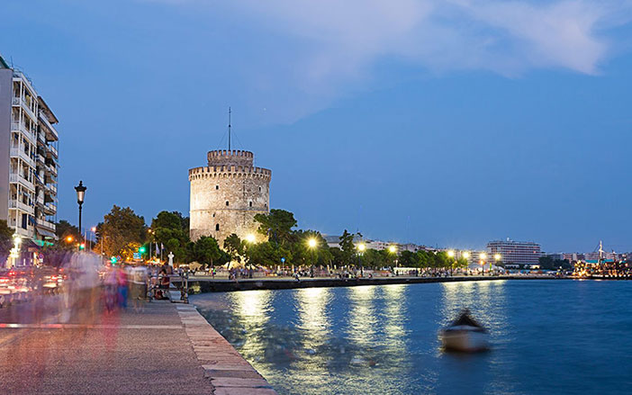 Βραδινή βόλτα στην παραλία της Θεσσαλονίκης